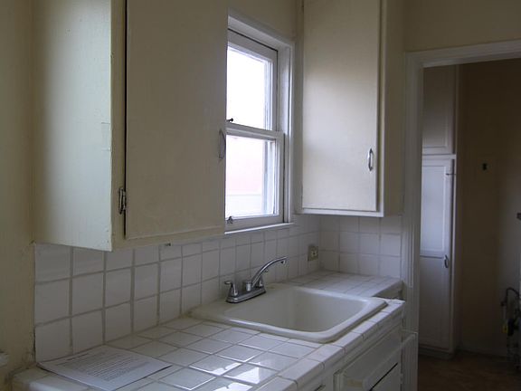 3rd image of 1011 E Garfield Ave APT 3