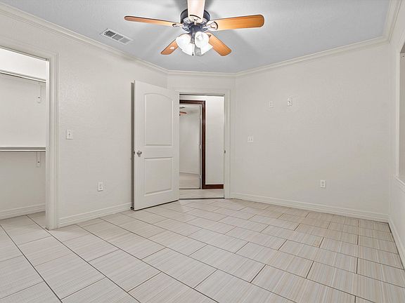 17th image of 104 E Franklin St