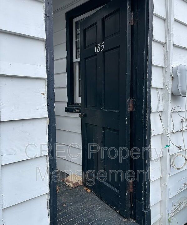 2nd image of 185 Smith St #B