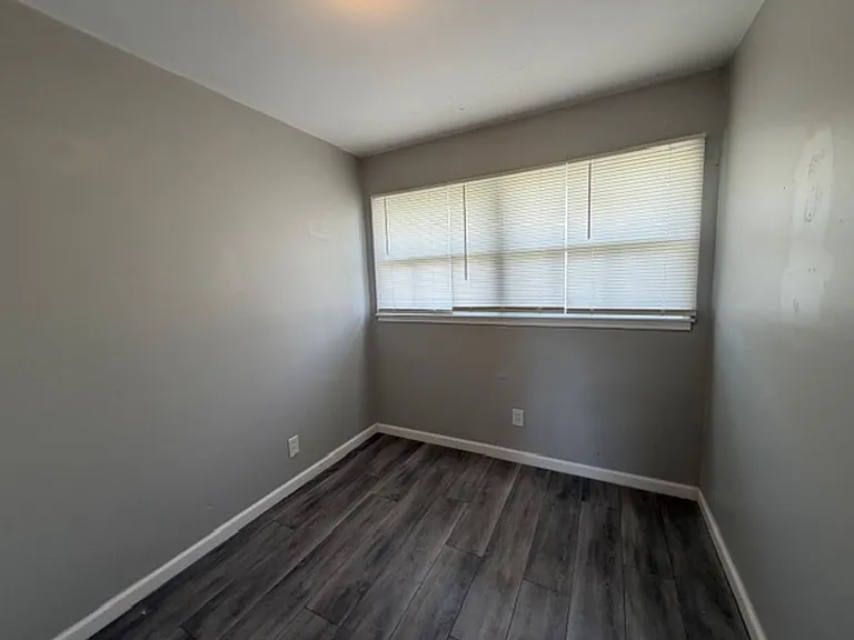 308 Lanark Rd — Photo 11