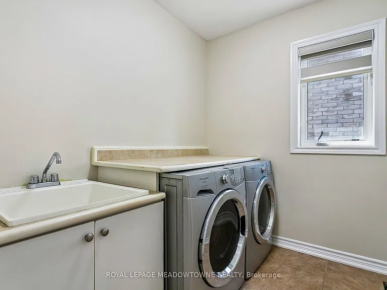 15 Learmont Ave #UPPER — Photo 46