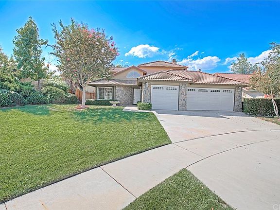 3rd image of 874 Buckeye Cir