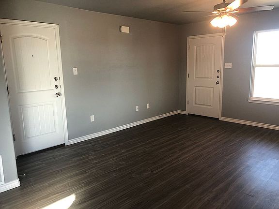 Living w/ Garage/Font doors