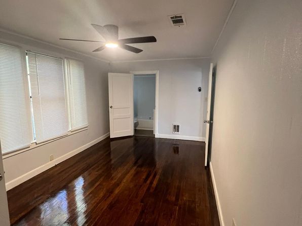 jackson-mississippi-2053015318 picture