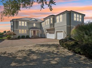 26 Sunset Ave, East Quogue, NY 11942