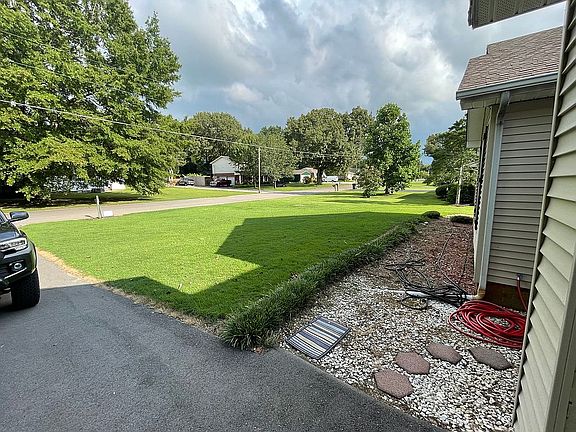 4th image of 141 Meadowwood Dr