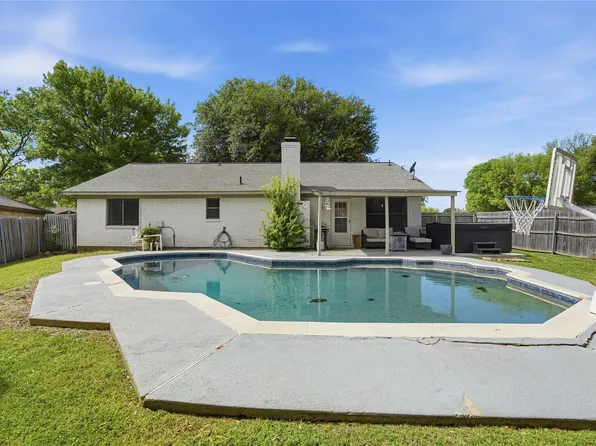 1701 Tobie Layne St, Benbrook, TX 76126