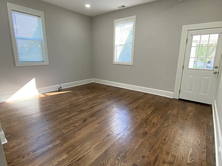 219 Institute Ave — Photo 3