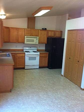 2nd image of 3200 S Donovan Dr