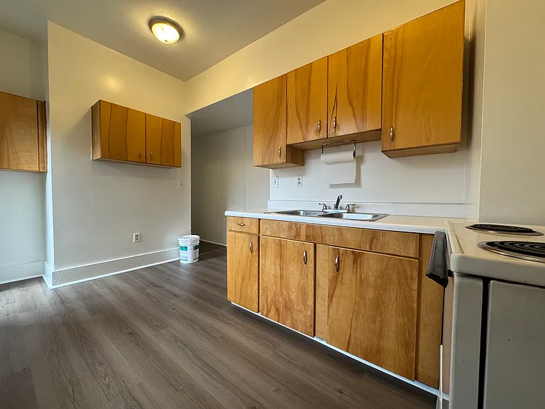 156 11th Ave #4 — Photo 5