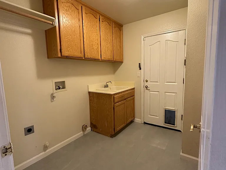 Laundry hookups available
