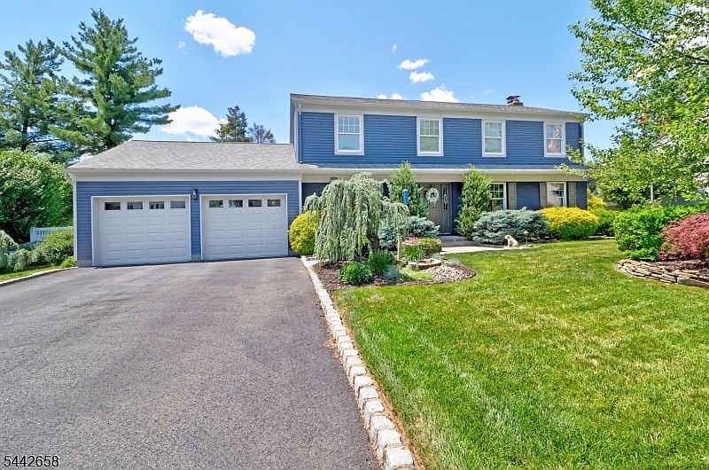 1st image of 13 Oaklawn Dr