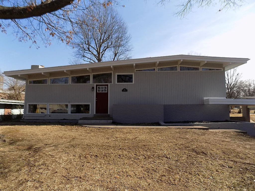 312 Coventry Ln photo 1