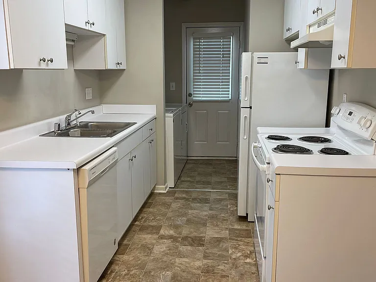 1079 Walnut St #B — Photo 1