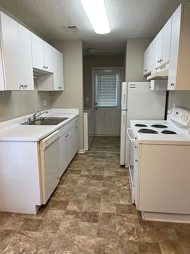 1079 Walnut St #B Photo 1