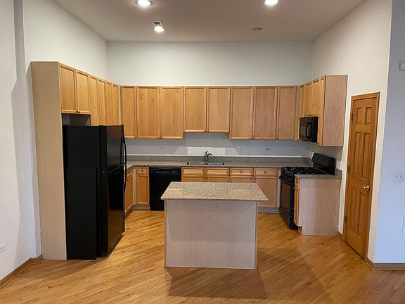 2nd image of 2533 N Southport Ave #2N