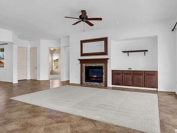 5th image of 2624 Roseto Cir
