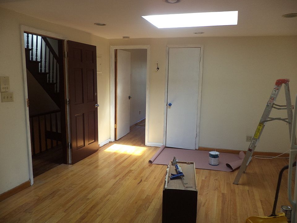 1st image of 76 Ryerson St APT 3