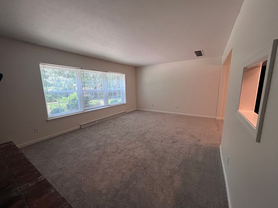 Living area from entry