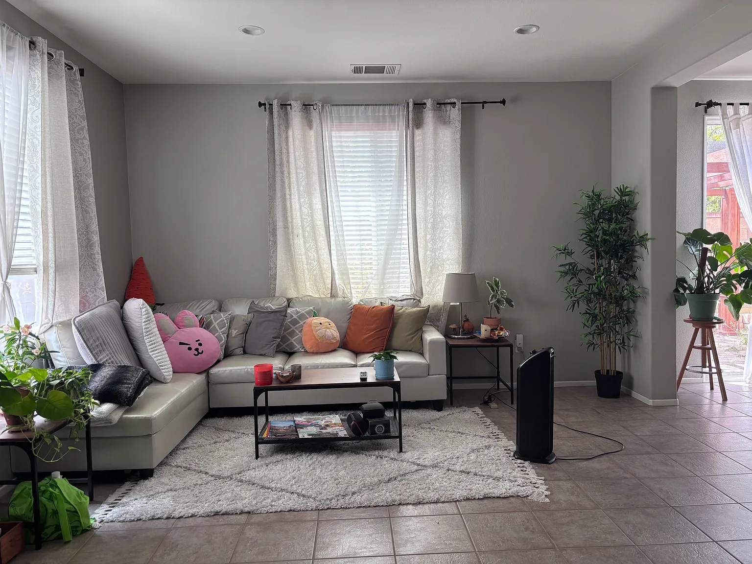 4 bed, 2.5 bath, 1714 sqft, $1,350 — Photo 2