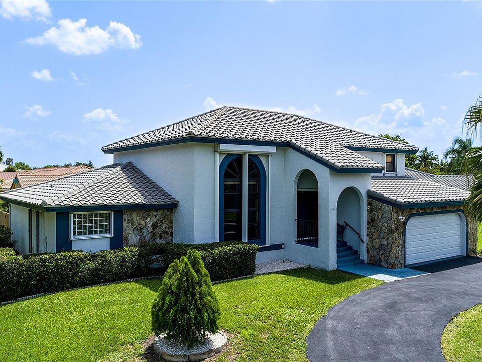 1st image of 15561 Briarwood Manor