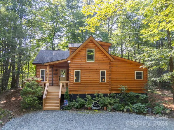 136 Knob Ln, Lake Lure, NC 28746