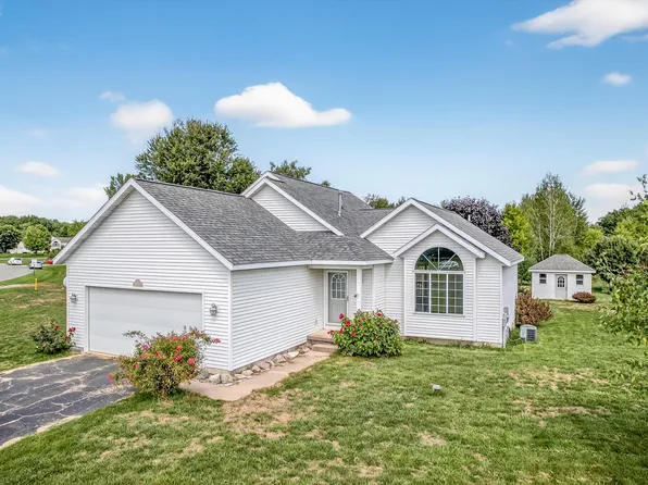 16500 Doe Dr NE, Cedar Springs, MI 49319