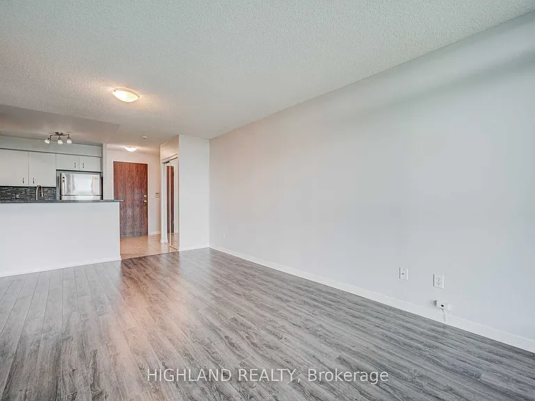 2545 Erin Centre Blvd #1411 — Photo 9