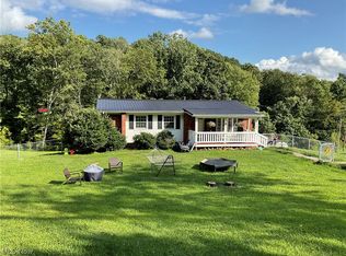 2040 Greens Run Rd, Saint Marys, WV 26170