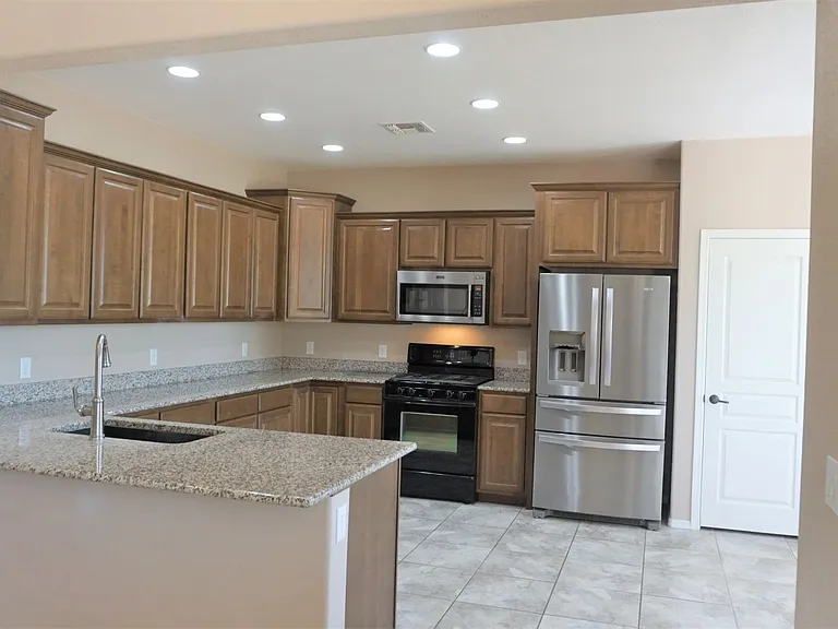 1858 Prairie Grass Dr — Photo 9
