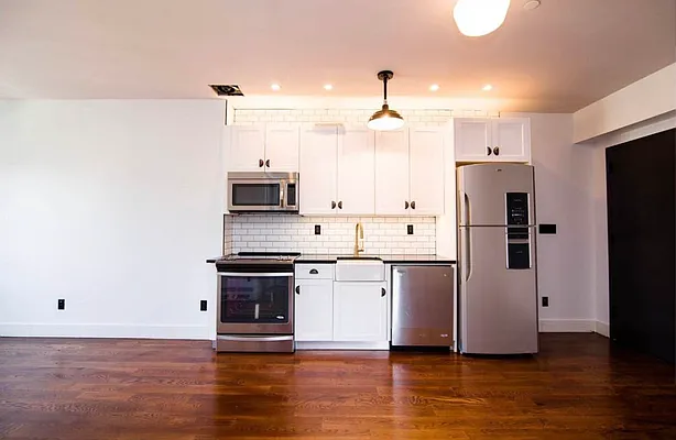 Rented by Lodger Corp | media 44