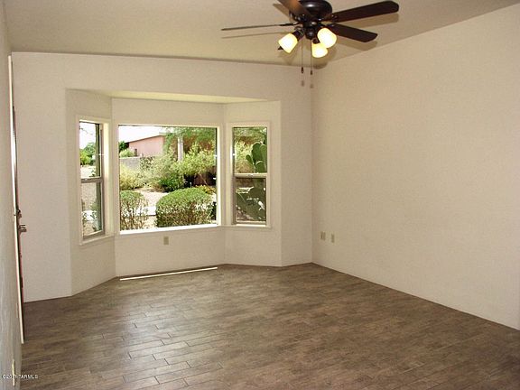 5th image of 504 E Downtown St