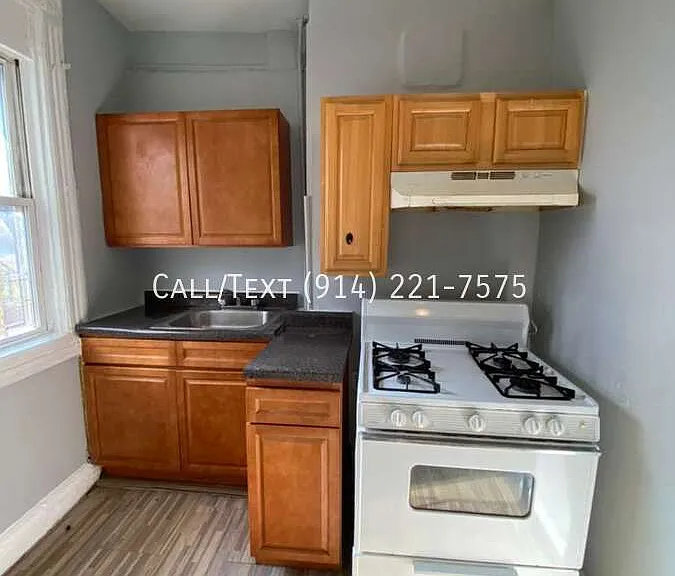 164 Waverly St — Photo 7