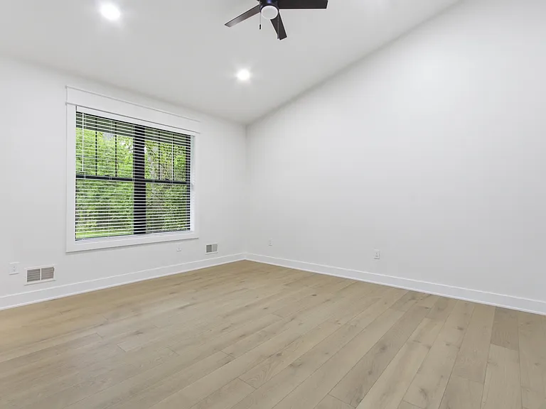 130 McKinley Dr — Photo 23
