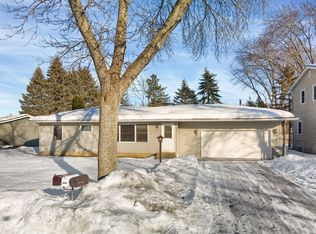 4392 Onyx Dr, Eagan, MN 55122