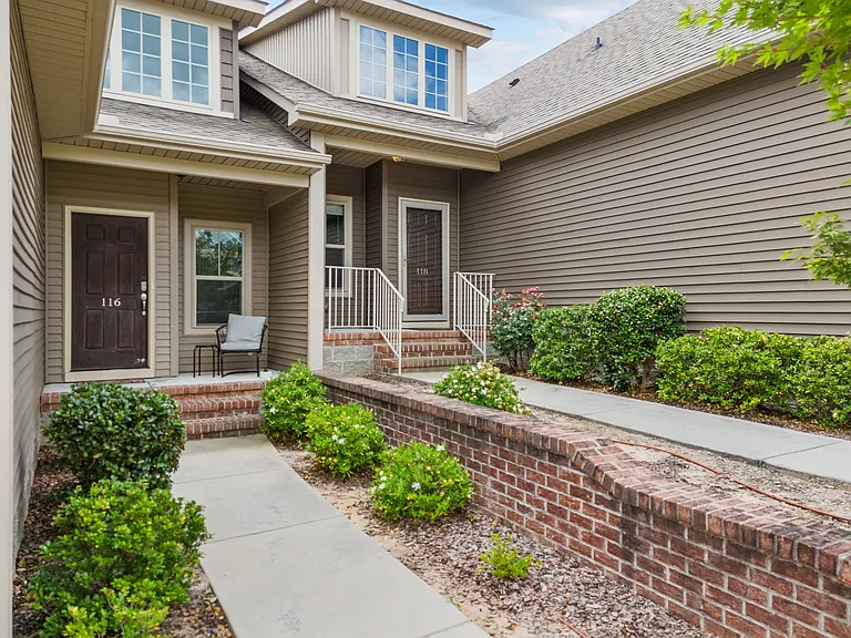 118 Cypress Cir — Photo 3