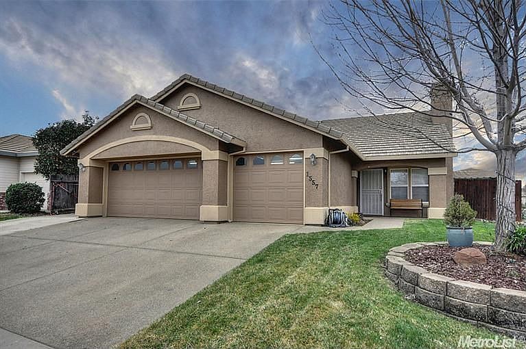 1st image of 1557 Swallowview Dr