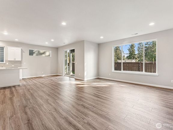 4th image of 12038 126th Avenue Ct E #13
