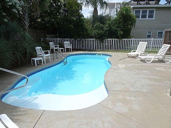 Heated pool with ledge