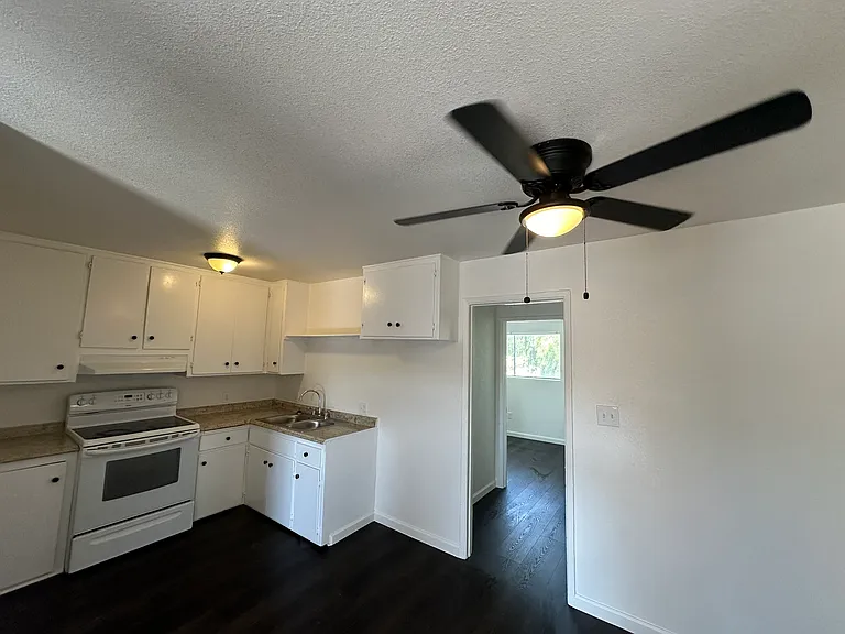 1239 W 14th St #19 — Photo 2