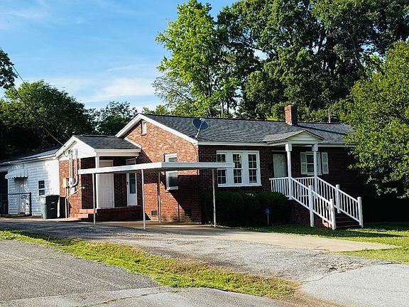 4th image of 310 W Hillcrest Ave