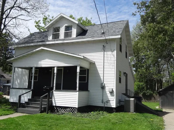 111 N 12th St, Clintonville, WI 54929