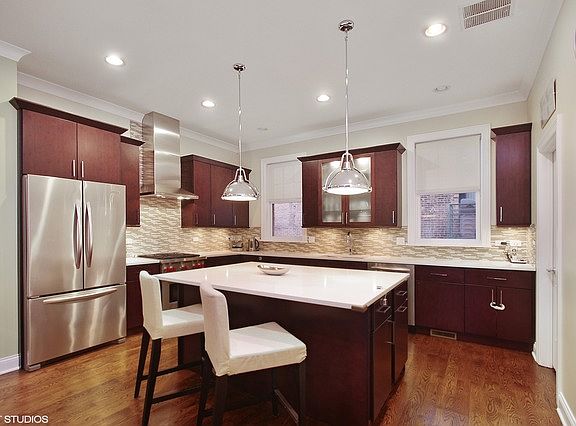 3rd image of 2815 N Bell Ave