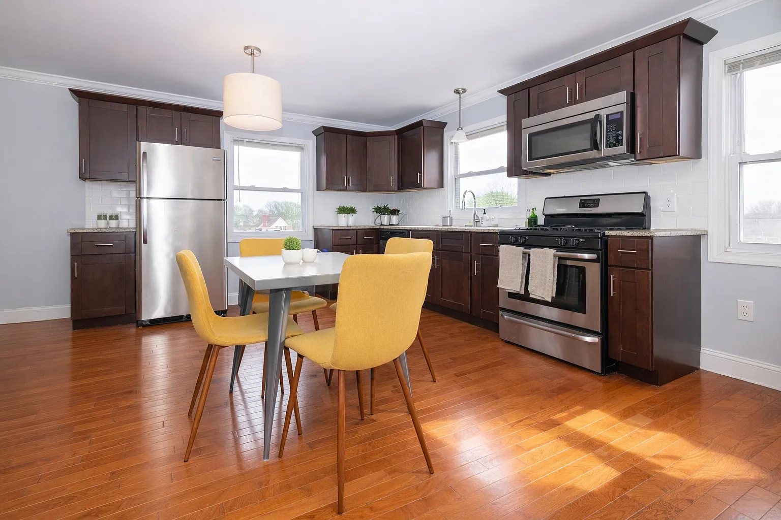3 bed, 756 sqft, $3,000 — Photo 3