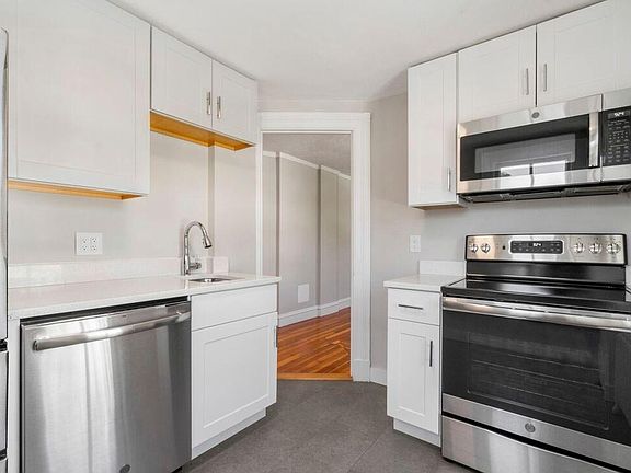 3rd image of 32 Deer Cove St