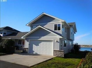 3135 Rhododendron Dr, Florence, OR 97439