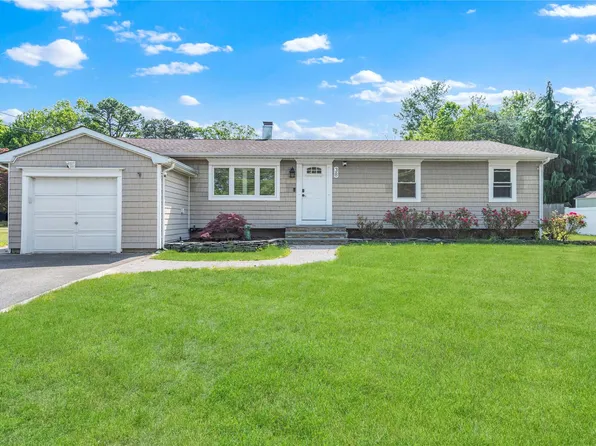 38 Kenwood Drive, Bohemia, NY 11716