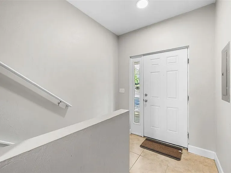 2927 SW 35th Pl #113 — Photo 5