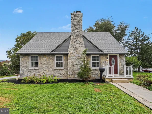 214 Hillcrest Rd, New Holland, PA 17557