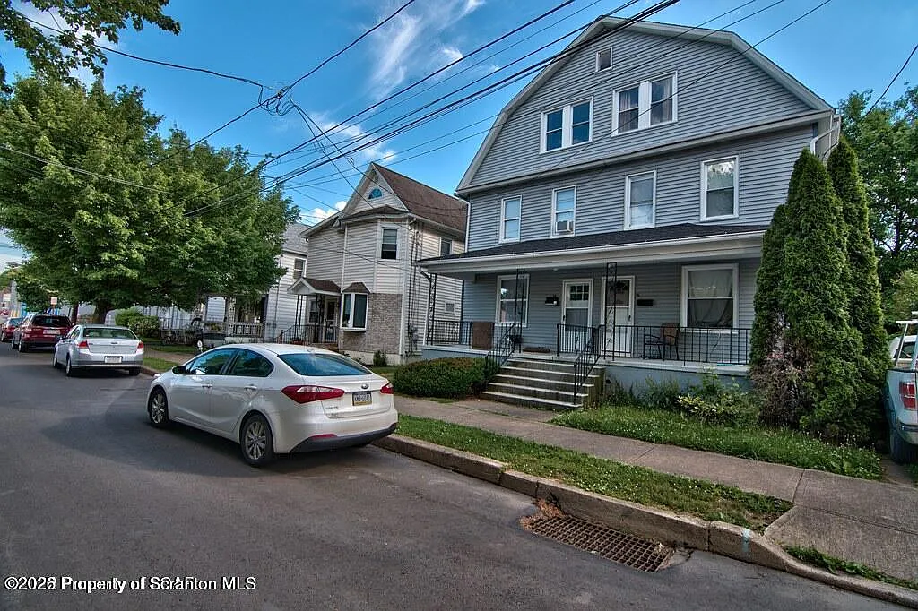 2 bed, 1.0 bath, 800 sqft, $1,200 — Photo 1